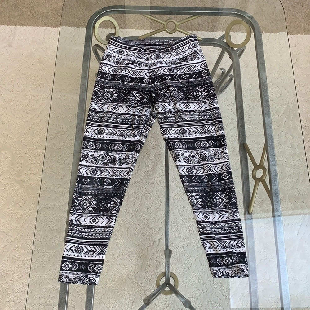Size 8 girls Abercrombie leggings